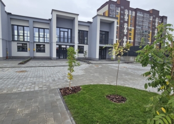 «Беверлі Хіллз Deluxe» у Тернополі: 15 енергонезалежних котеджів готові до здачі