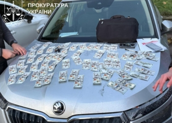 Тернополянина вимагав $12 000 за виведення військового з навчального центру