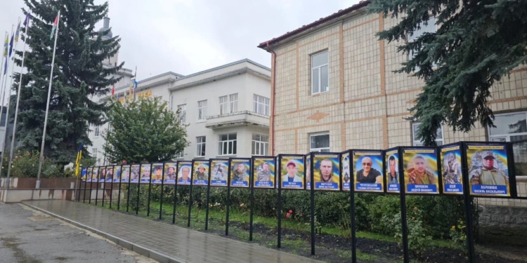 У Чорткові з’явилася Алея Віри та Надії з портретами Героїв