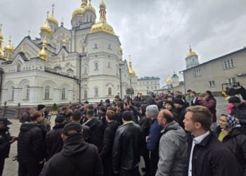 Провокація в Почаївській Лаврі на Тернопільщині: під дзвони і прокльони зривають слідчі дії