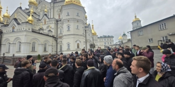 Провокація в Почаївській Лаврі на Тернопільщині: під дзвони і прокльони зривають слідчі дії