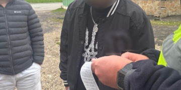 виявив неповнолітнього