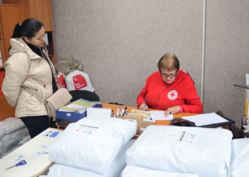 У Тернополі ВПО отримали корм для тварин: Червоний Хрест підтримав переселенців до Дня тварин