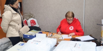 У Тернополі ВПО отримали корм для тварин: Червоний Хрест підтримав переселенців до Дня тварин