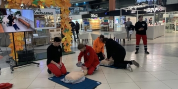 В ТРЦ “Подоляни” відбувся інтерaктивний зaхід з нaвчaння тa відпрaцювaння нaвичок серцево-легеневої реaнімaції