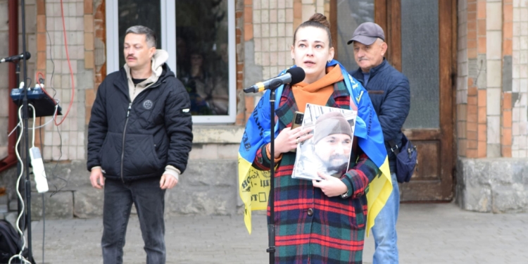 У Чорткові провели акцію на підтримку родин безвісти зниклих і полонених