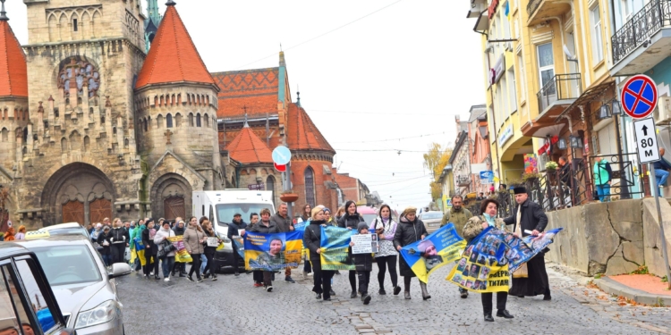 У Чорткові провели акцію на підтримку родин безвісти зниклих і полонених