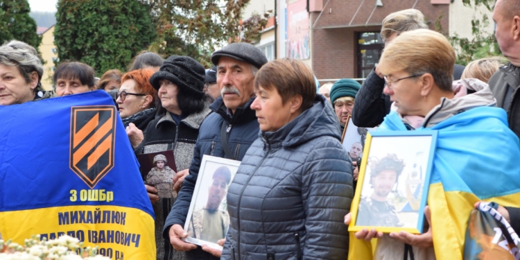 У Чорткові провели акцію на підтримку родин безвісти зниклих і полонених