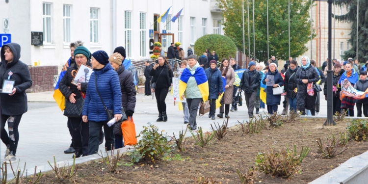 У Чорткові провели акцію на підтримку родин безвісти зниклих і полонених