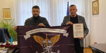 Десантники нагородили міського голову Кременця