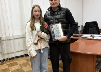 Тернопільська школярка повернула знайдений гаманець власнику: поліція відзначила її чесність