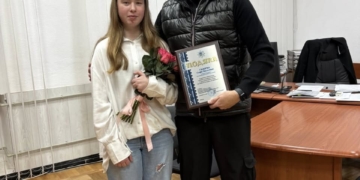 Тернопільська школярка повернула знайдений гаманець власнику: поліція відзначила її чесність