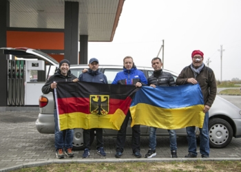 До Збаража знову доставили гуманітарну допомогу з Німеччини: авто, ліки та речі для військових