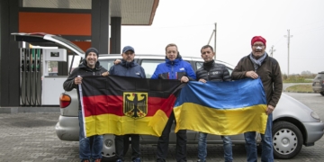 До Збаража знову доставили гуманітарну допомогу з Німеччини: авто, ліки та речі для військових