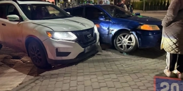 Біля «Орнави» в Тернополі сталася автопригода: є потерпіла