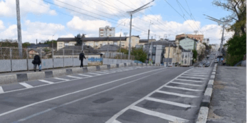 У Тернополі поліцейські врятували жінку, яка бігала по проїжджій частині дороги