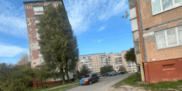 У Тернополі з п’ятого поверху випав чоловік