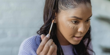 Як правильно наносити консилер: поради візажистів