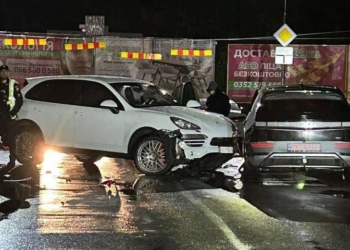 Можливо п’яний водій спричинив аварію на Горбатому мості в Тернополі: є травмовані