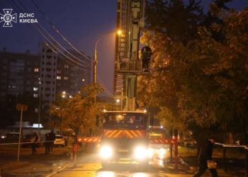 Київ зазнав комбінованого удару: двоє людей загинули, є постраждалі