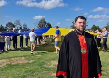 Кaрдинaл із Тернополя підняв гігaнтський прaпор Укрaїни в Австрaлії