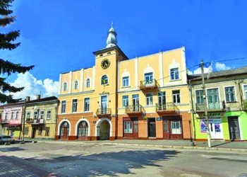 Підгаєцька громада скотилася з 17 на 37 місце в рейтингу: зростання зарплат чиновників на тлі падіння потенціалу