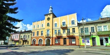 Підгаєцька громада скотилася з 17 на 37 місце в рейтингу: зростання зарплат чиновників на тлі падіння потенціалу