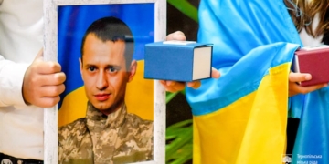 У Тернополі вшанували пам’ять Героя Миколи Голубовича: його дітям вручили пам’ятні годинники