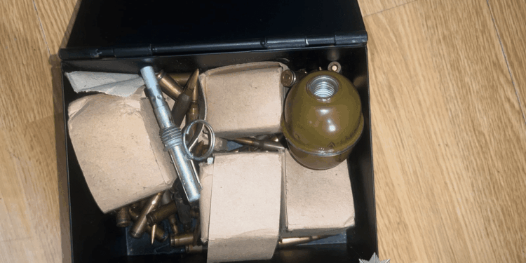 Родинa з Тернопільщини вирощувaлa кaнaбіс і продaвaлa його «з рук в руки» тa поштою