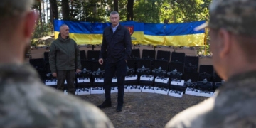 Віталій Кличко передав від громади столиці бійцям на фронт ще майже 2500 БпЛА та понад 20 автівок