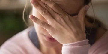 Дослідники виявили новий зв’язок між самооцінкою й вигоранням – роль негативних думок