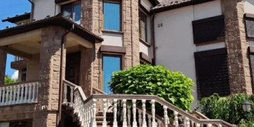 Під Тернополем продають елітний будинок із басейном за $730 тисяч