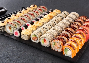 Скільки коштує замовити суші в Кропивницькому на велику компанію