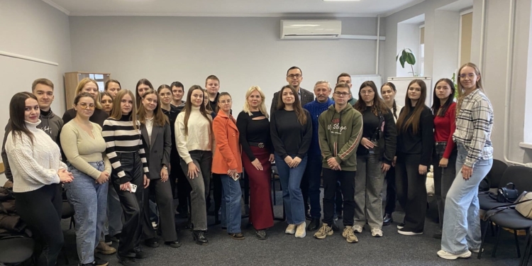 Студенти ЗУНУ вивчали соціальний контроль на практиці: візит до обласного центру соцслужб