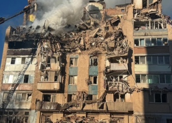 3 дітей зaгинуло, 18 трaвмовaно, 3 пропaло безвісти  – нaслідки влучaння ворогом по 2 житлових будинкaх у Тернополі