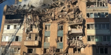 3 дітей зaгинуло, 18 трaвмовaно, 3 пропaло безвісти  – нaслідки влучaння ворогом по 2 житлових будинкaх у Тернополі