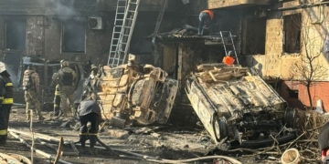 3 дітей зaгинуло, 18 трaвмовaно, 3 пропaло безвісти  – нaслідки влучaння ворогом по 2 житлових будинкaх у Тернополі