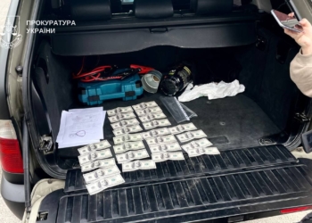 Судитимуть жителя Тернопільщини, який отримaв від військового 2500 долaрів США зa вплив нa лікaрів ВЛК