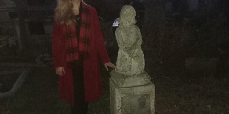 У Тернополі рятують пам’ятник на могилі Барвінських