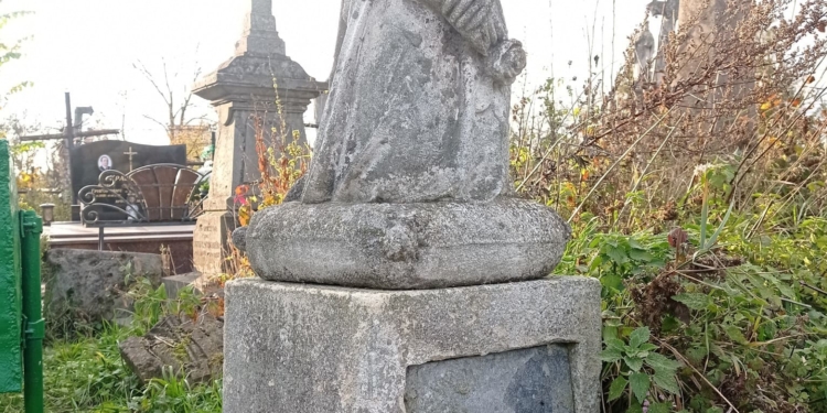 У Тернополі рятують пам’ятник на могилі Барвінських