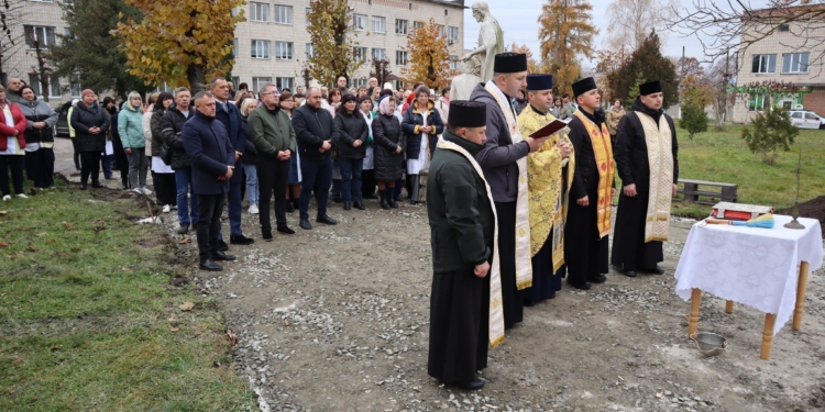 У Козові освятили місце під будівництво каплиці Святого Пантелеймона