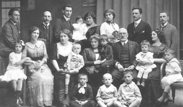 У Тернополі рятують пам’ятник на могилі Барвінських