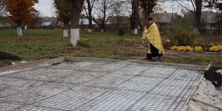 У Козові освятили місце під будівництво каплиці Святого Пантелеймона