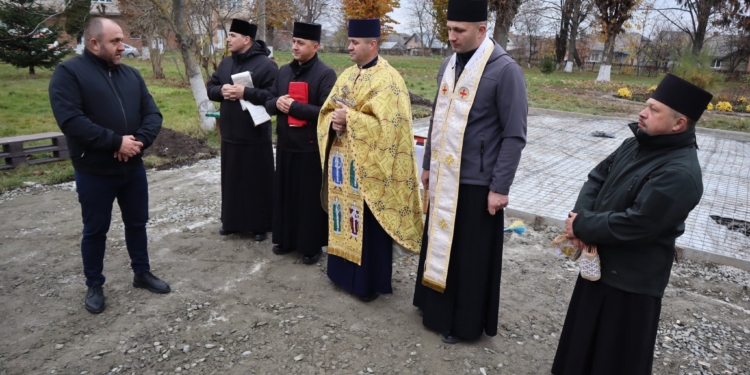 У Козові освятили місце під будівництво каплиці Святого Пантелеймона