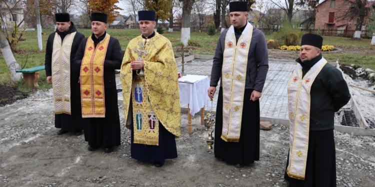 У Козові освятили місце під будівництво каплиці Святого Пантелеймона