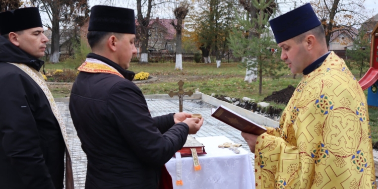 У Козові освятили місце під будівництво каплиці Святого Пантелеймона