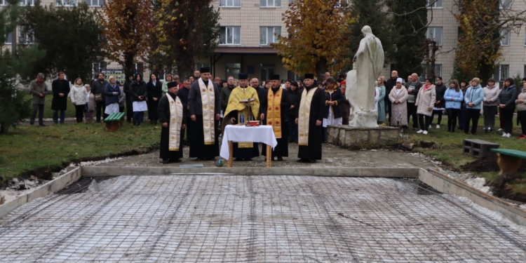 У Козові освятили місце під будівництво каплиці Святого Пантелеймона