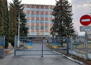 чоловік випав з вікна ТЦК