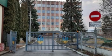 чоловік випав з вікна ТЦК