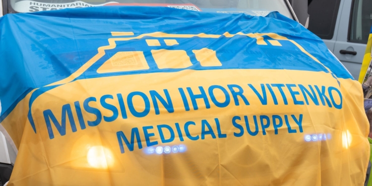 У Збаражі передали автомобілі для ЗСУ та пожежну техніку для громади на Сумщині